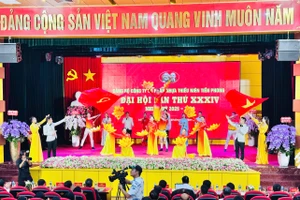 Các tiết mục văn nghệ chào mừng đại hội.