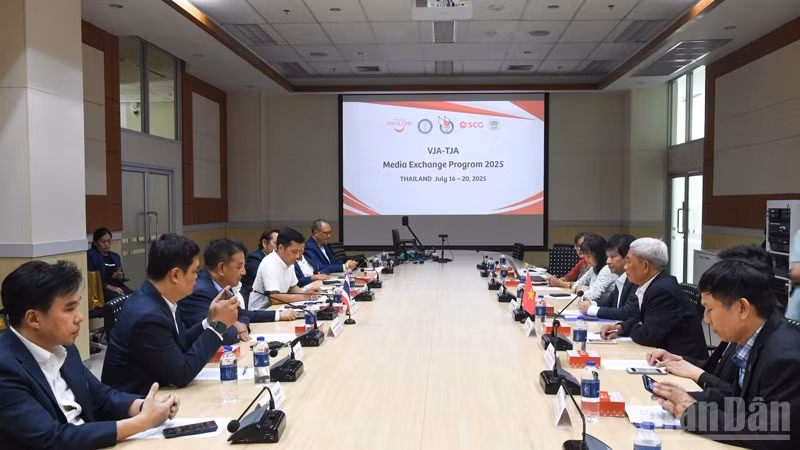 Hội thảo về Hợp tác truyền thông Thái Lan-Việt Nam giữa Hội Nhà báo Việt Nam và Hội Nhà báo Thái Lan. (Ảnh: XUÂN SƠN)