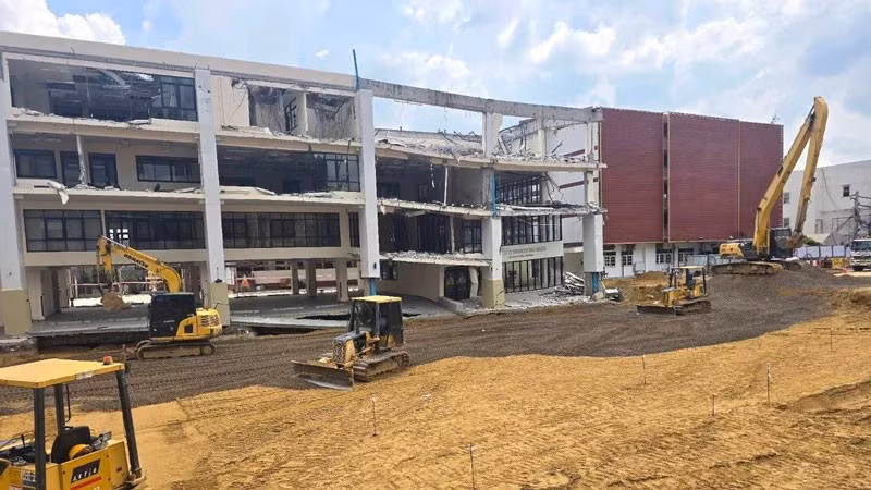 Hàng nghìn m3 cát được lấp đầy hố tử thần. (Ảnh: MRTA)