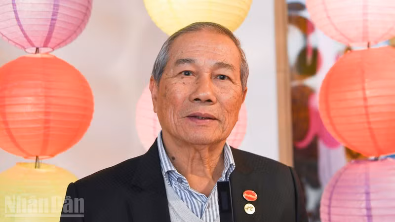 Ông Nguyễn Văn Xuyên, Trưởng ban Quản lý Khu tưởng niệm Chủ tịch Hồ Chí Minh tại tỉnh Nakhon Phanom. (Ảnh: MINH THẮNG)