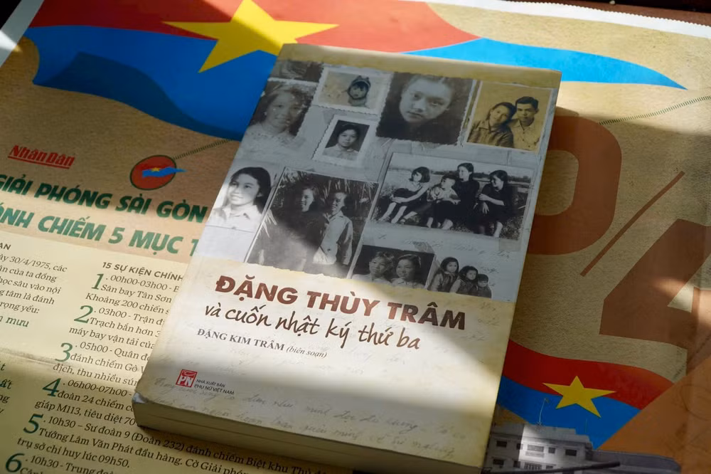 Cuốn sách Đặng Thùy Trâm và cuốn Nhật ký thứ ba được xuất bản.