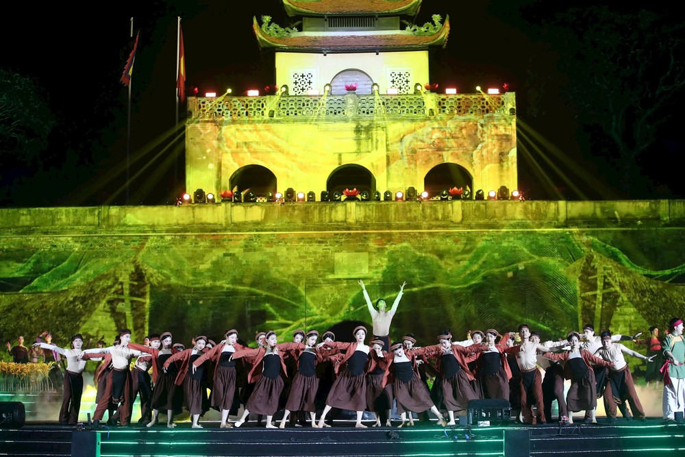 Việt Nam - Huyền sử diễn ca: Thăng Long - Tứ Trấn là sản phẩm nghệ thuật hướng đến kích cầu du lịch, do nhiều nhà hát của Bộ Văn hóa, Thể thao và Du lịch phối hợp thực hiện.