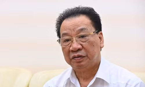 GS, TS Phùng Hữu Phú, nguyên Ủy viên Trung ương Đảng, nguyên Phó Chủ tịch Thường trực Hội đồng Lý luận Trung ương.