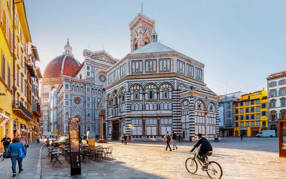 Nhà thờ chính tòa Florence với mái vòm gạch đỏ khổng lồ.