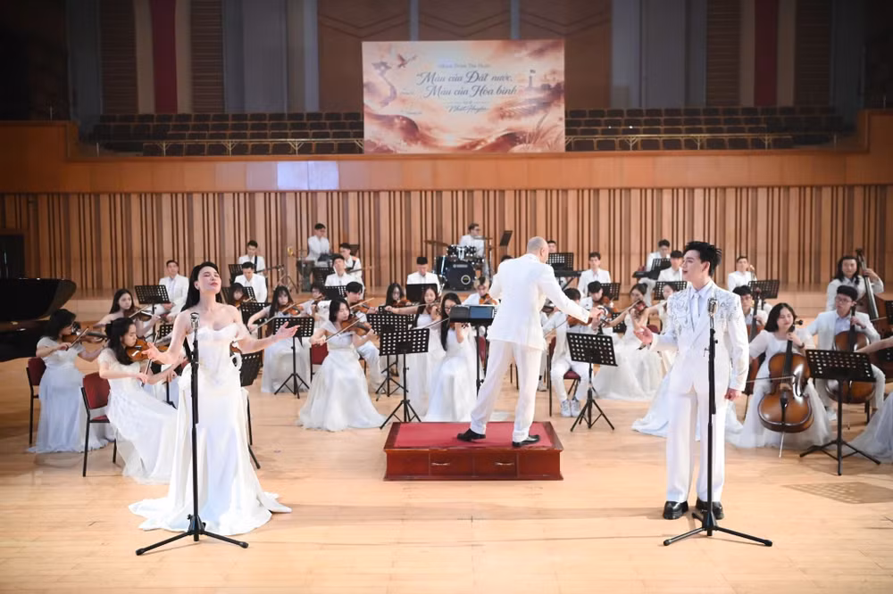 Ca sĩ Nhật Huyền và ca sĩ Nguyễn Trần Trung Quân song ca tác phẩm “Tình yêu trong em”