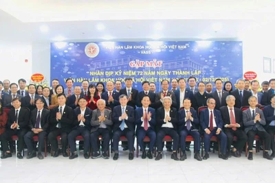 Gặp mặt các thế hệ cán bộ Viện Hàn lâm Khoa học xã hội Việt Nam nhân 72 năm ngày thành lập Viện.