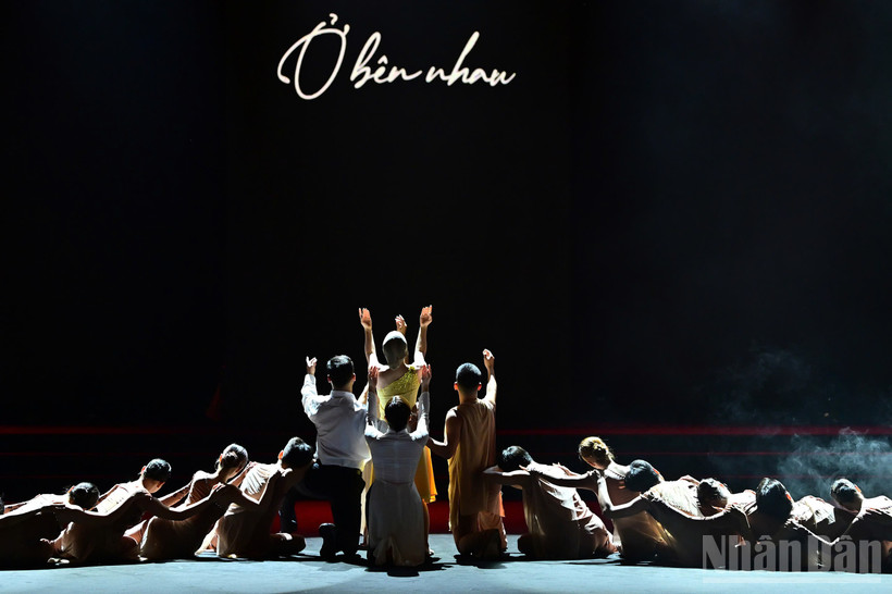 Giải thưởng Hành động vì Cộng đồng năm 2025 vinh danh các dự án, ý tưởng xuất sắc, những hành động vì cộng đồng đã và đang truyền cảm hứng cống hiến, kiên trì phụng sự vì một tương lai tốt đẹp hơn cho tất cả mọi người. 