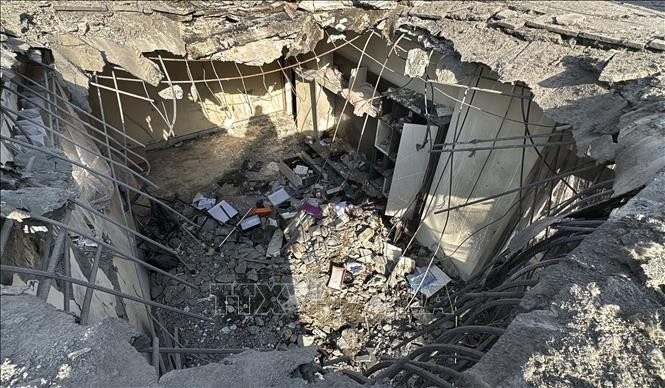 Một công trình ở Kabul, Afghanistan bị phá hủy sau khi trúng không kích của máy bay chiến đấu Pakistan, ngày 16/10/2025. (Ảnh: TTXVN)