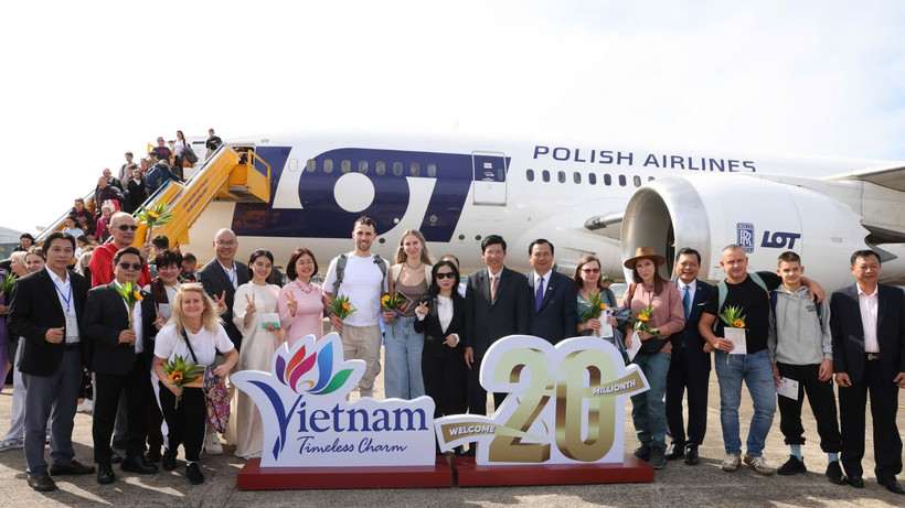 Việt Nam đón vị khách quốc tế thứ 20 triệu trong năm 2025. (Ảnh: TITC)