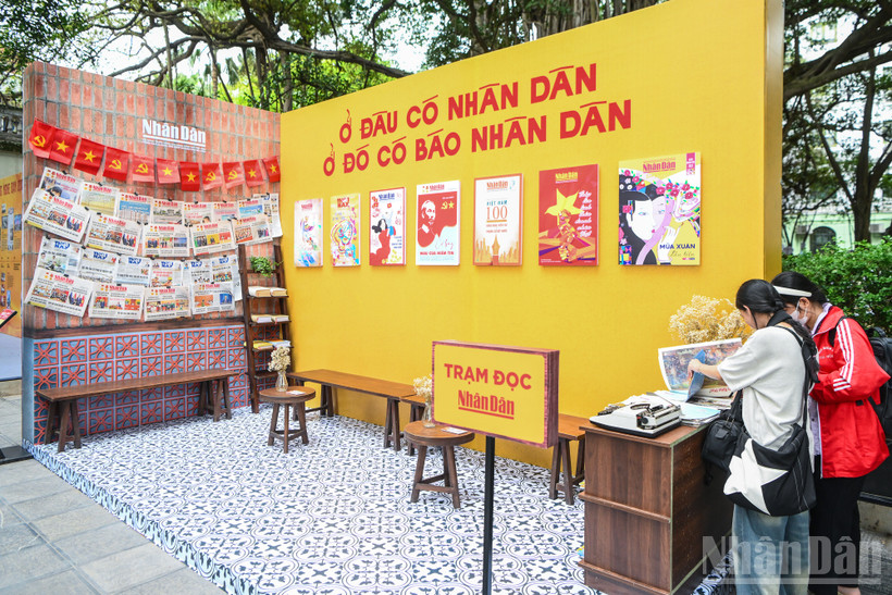 Không gian triển lãm "Báo Nhân Dân trong dòng chảy 100 năm Báo chí Cách mạng Việt Nam"