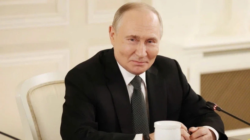 Tổng thống Liên bang Nga Vladimir Putin tại cuộc gặp với Trưởng Đoàn đại biểu các Hãng thông tấn OANA và đại diện cơ quan truyền thông lớn trên thế giới. (Ảnh: TTXVN)