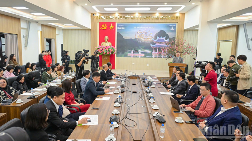 Video âm nhạc “Song From A Secret Garden - Secret Garden in Vietnam” ghi hình phần trình diễn của nhóm nhạc Secret Garden tại những địa danh nổi tiếng của tỉnh Ninh Bình.