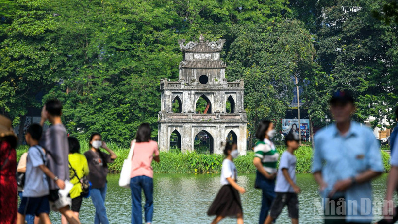 Năm 2026, ngành du lịch đặt mục tiêu đón 25 triệu lượt khách quốc tế, 150 triệu lượt khách nội địa. (Ảnh: THÀNH ĐẠT)