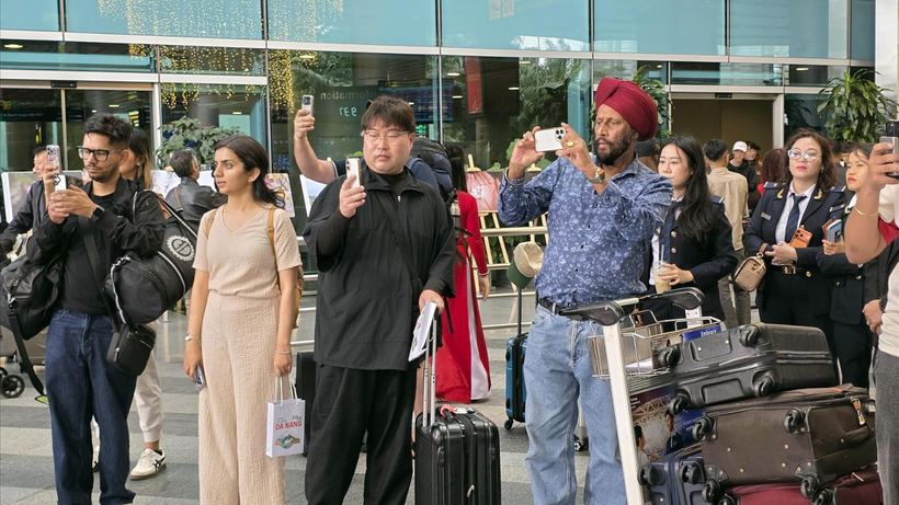 Khách quốc tế tại Cảng hàng không quốc tế Đà Nẵng. (Ảnh: TTXVN)