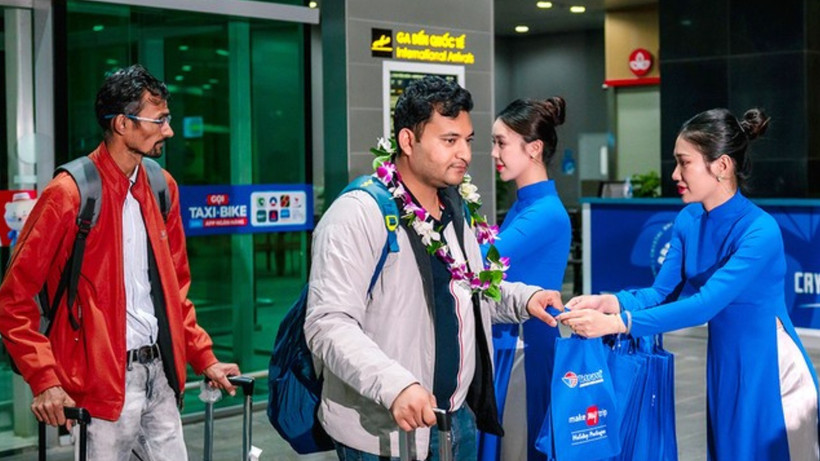 Du khách Ấn Độ được chào đón tại Cảng hàng không quốc tế Phú Quốc.