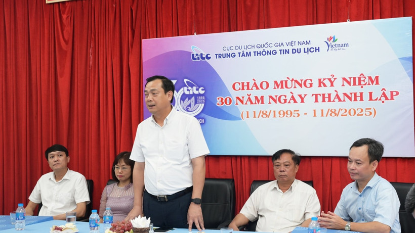 Hình ảnh gốc được chụp khi lãnh đạo Cục Du lịch Quốc gia Việt Nam dự cuộc gặp mặt chúc mừng kỷ niệm 30 năm thành lập Trung tâm Thông tin du lịch. (Ảnh: TITC)