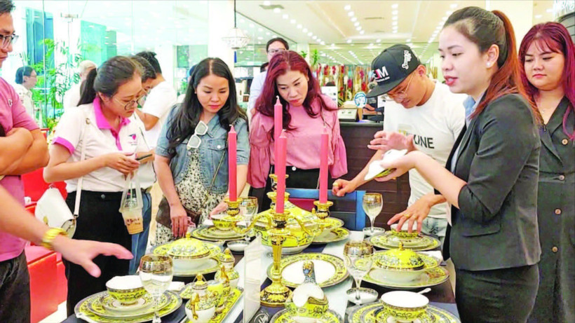 Sản phẩm gốm sứ Minh Long là niềm tự hào về thương hiệu Việt.