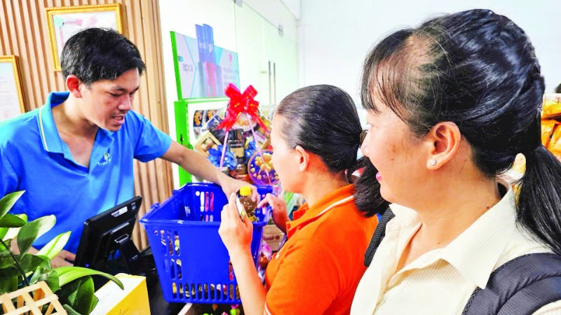 Điểm phúc lợi đoàn viên thuộc Khu chế xuất Linh Trung I có hàng nghìn mặt hàng thiết yếu được bán với mức giá ưu đãi từ 3-30% so với thị trường.