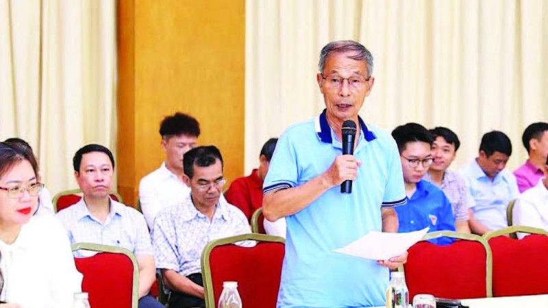 Hội đồng nhân dân thành phố Hà Nội sẽ triển khai “tiếp xúc cử tri số” trên ứng dụng iHanoi. (Trong ảnh: Cử tri quận Hoàn Kiếm nêu kiến nghị tại hội nghị tiếp xúc cử tri của Hội đồng nhân dân thành phố Hà Nội khóa 16, nhiệm kỳ 2021-2026)