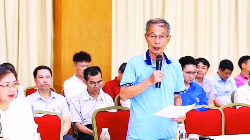 Hội đồng nhân dân thành phố Hà Nội sẽ triển khai “tiếp xúc cử tri số” trên ứng dụng iHanoi. (Trong ảnh: Cử tri quận Hoàn Kiếm nêu kiến nghị tại hội nghị tiếp xúc cử tri của Hội đồng nhân dân thành phố Hà Nội khóa 16, nhiệm kỳ 2021-2026)