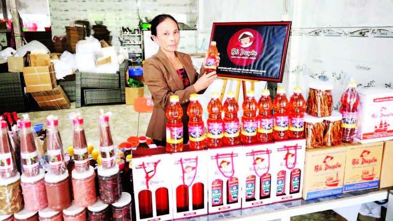 Nhiều năm qua, bà Trần Thị Duyên vẫn cố gắng gìn giữ và phát triển nghề truyền thống của gia đình.