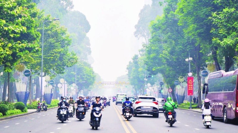 Thành phố Hồ Chí Minh đang tập trung các giải pháp giảm khí thải từ phương tiện giao thông. (Ảnh THẾ ANH)