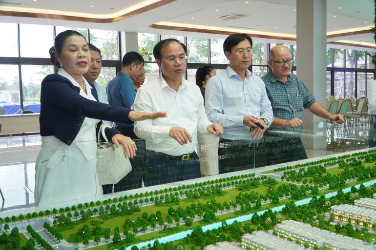 Đoàn công tác Bộ Xây dựng kiểm tra, làm việc với Tập đoàn Kim Oanh về phát triển nhà ở xã hội đầu tháng 10/2025. z7092191368723-35d3d8863f251866b80fb0c92a8f247b.jpg