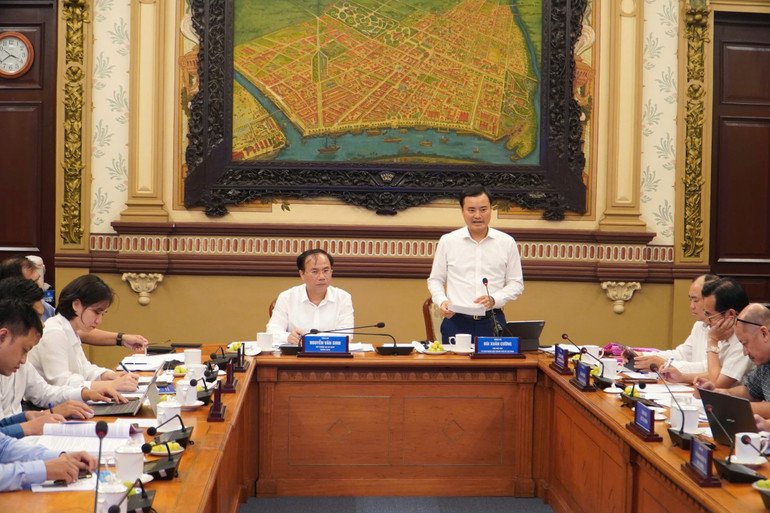 Lãnh đạo Bộ Xây dựng làm việc với Ủy ban nhân dân Thành phố Hồ Chí Minh về chương trình phát triển nhà ở. z7092191358228-1ae9189574387a642e24e1bd005acdf7.jpg