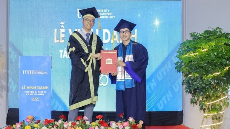 Vinh danh tân kỹ sư, cử nhân. (Ảnh: UTH) 12-7380.jpg
