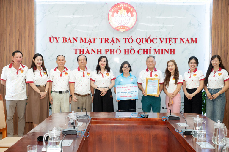 Many units, businesses, and philanthropists, through the Ho Chi Minh City Fatherland Front Committee, have provided support to overcome the consequences of natural disasters and floods in the northern and central provinces. (Photo: Ho Chi Minh City Fatherland Front Committee) 566225665-1236319265191548-7335662763594881237-n.jpg
