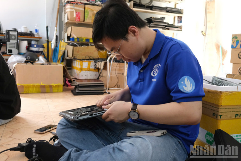 Teammedlemmarnas engagemang och ansvarstagande har hjälpt till att renovera tusentals gamla datorer så att de kan fortsätta att användas. ndo_br_60a0e1a8d9d5568b0fc41.jpg