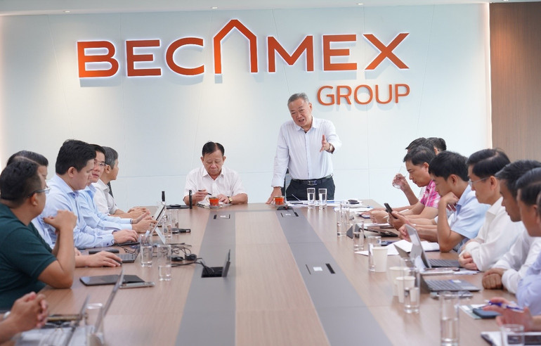 Ông Phạm Quốc Bảo, Chủ tịch HĐTV EVNHCMC khẳng định trách nhiệm và năng lực bảo đảm cung cấp điện cho khu công nghệ-đô thị-dịch vụ Becamex. (Ảnh: EVNHCMC) becamex-2.jpg