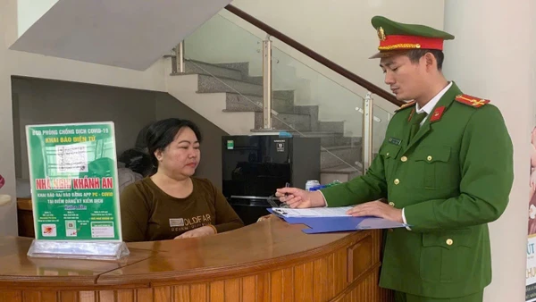 Công an phường Yên Tử siết chặt quản lý các cơ sở lưu trú