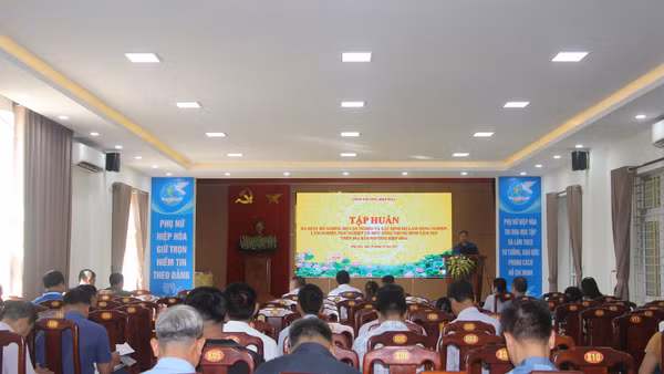 Phường Hiệp Hòa tập huấn rà soát hộ nghèo, hộ cận nghèo, hộ làm nông, lâm, ngư nghiệp có mức sống trung bình trên địa bàn. 