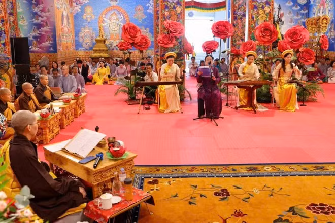 Lễ Vu lan đã vượt giới hạn tôn giáo để trở thành nếp văn hóa thẩm thấu nhân cách sống của mỗi người trong đạo lý hiếu thuận.