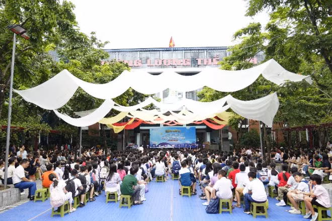 Tọa đàm được tổ chức quy mô, thu hút hơn 450 phụ huynh và đội ngũ chuyên gia giáo dục trong nước và quốc tế.