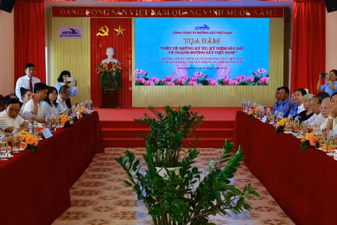 Quang cảnh buổi tọa đàm của ngành đường sắt diễn ra tại thành phố Huế.