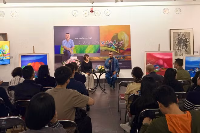 Không gian Art Talk "Riêng một lối Phong".