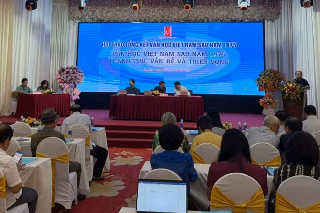Quang cảnh Hội thảo tổng kết văn học Việt Nam sau năm 1975.
