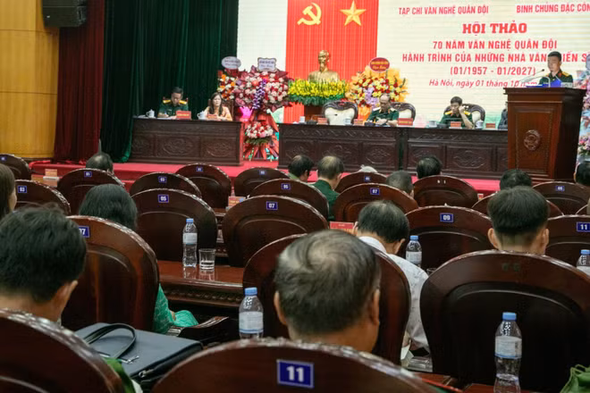Quang cảnh Hội thảo khoa học "70 năm văn nghệ Quân đội: Hành trình của những nhà văn-chiến sĩ". (Ảnh: Tạp chí Văn nghệ Quân đội cung cấp)
