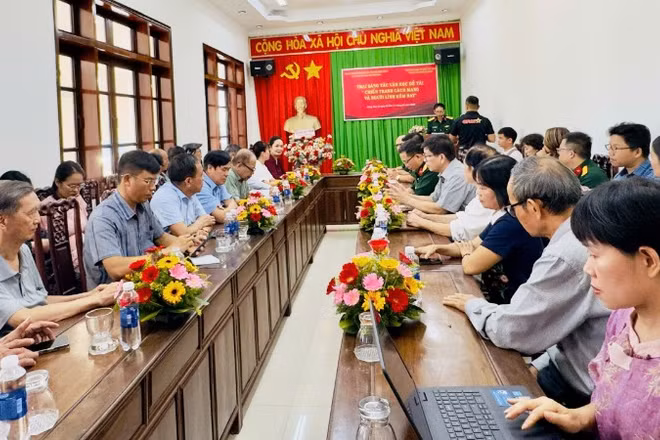 Đông đảo văn nghệ sĩ tham gia Trại sáng tác Văn học "Chiến tranh cách mạng và người lính hôm nay".