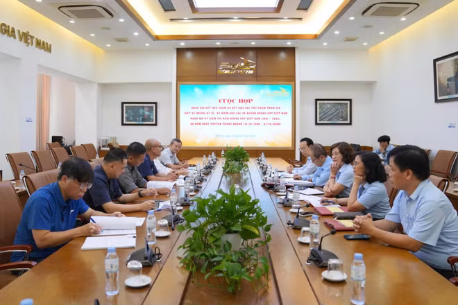 Quang cảnh cuộc họp chuyên môn của Ban Giám khảo cuộc vận động. (Ảnh: THU HÀ)