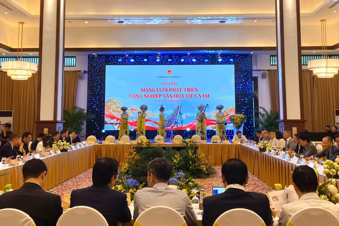 Tiết mục nghệ thuật tại Lễ ra mắt Mạng lưới phát triển công nghiệp văn hóa Việt Nam. (Ảnh: HIỀN TÂM)