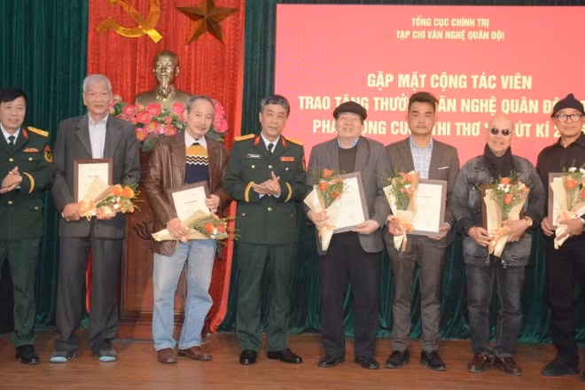 Trao tặng thưởng cho các tác giả đã có đóng góp xuất sắc trong năm 2025.