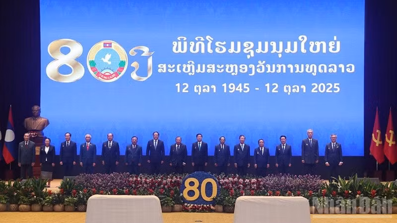 Lãnh đạo Đảng, Nhà nước Lào tại lễ kỷ niệm 80 năm Ngày truyền thống ngành Ngoại giao Lào. (Ảnh: DUY TOÀN)