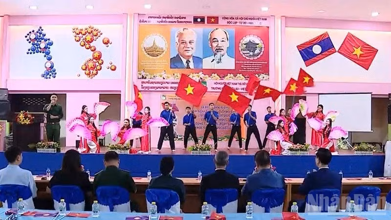 Tiết mục văn nghệ đặc sắc với chủ đề “Tháng 5 nhớ Bác”. Ảnh: DUY TOÀN