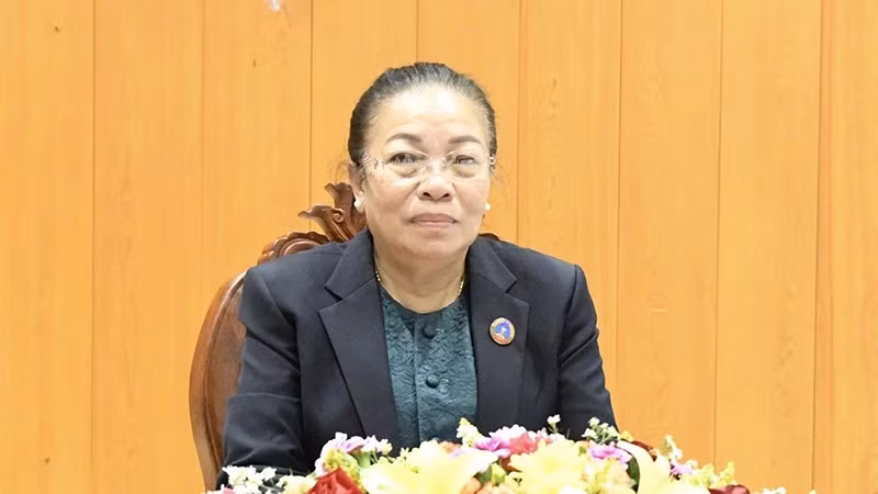 Bà Sounthon Xayachak, Bí thư Trung ương Đảng Nhân dân Cách mạng Lào, Phó Chủ tịch Quốc hội Lào. (Ảnh: Báo Pasaxon)