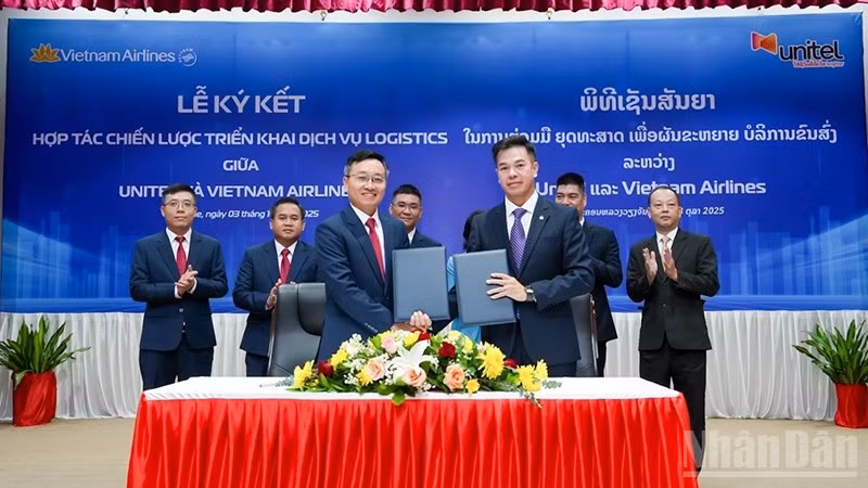 Vietnam Airlines và Unitel hợp tác triển khai dịch vụ logistics tại Lào. (Ảnh: TRỊNH DŨNG)