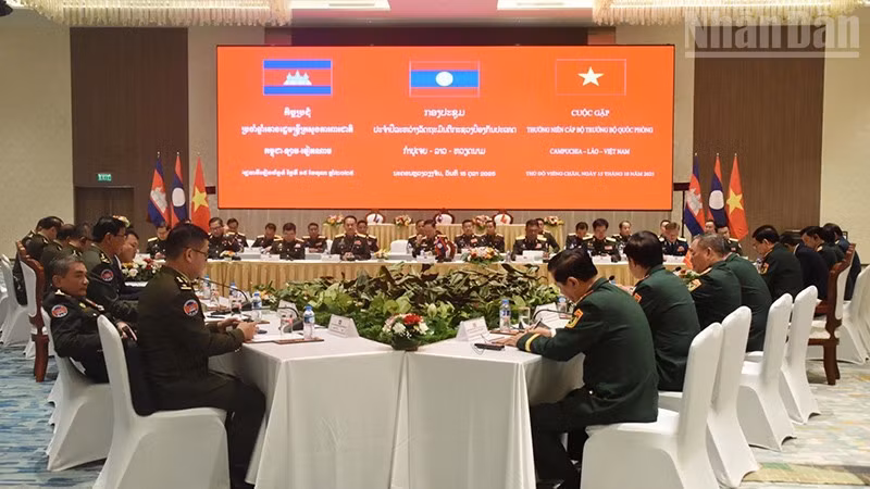 Quang cảnh cuộc gặp cấp Bộ trưởng Quốc phòng ba nước Việt Nam-Lào-Campuchia. (Ảnh: DUY TOÀN)