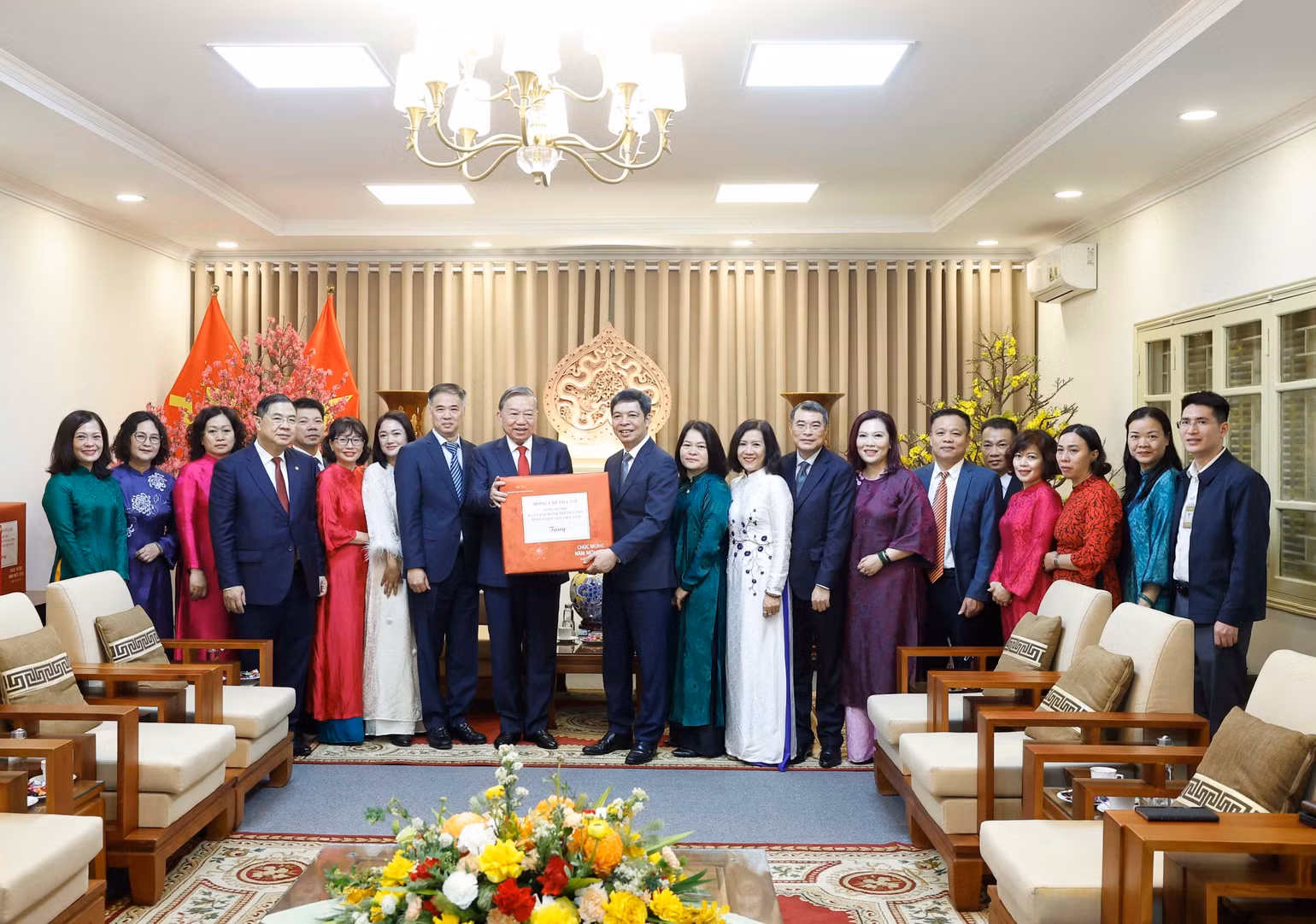 vna-potal-tong-bi-thu-dang-huong-tai-khu-di-tich-hoang-thanh-thang-long-8594815.jpg